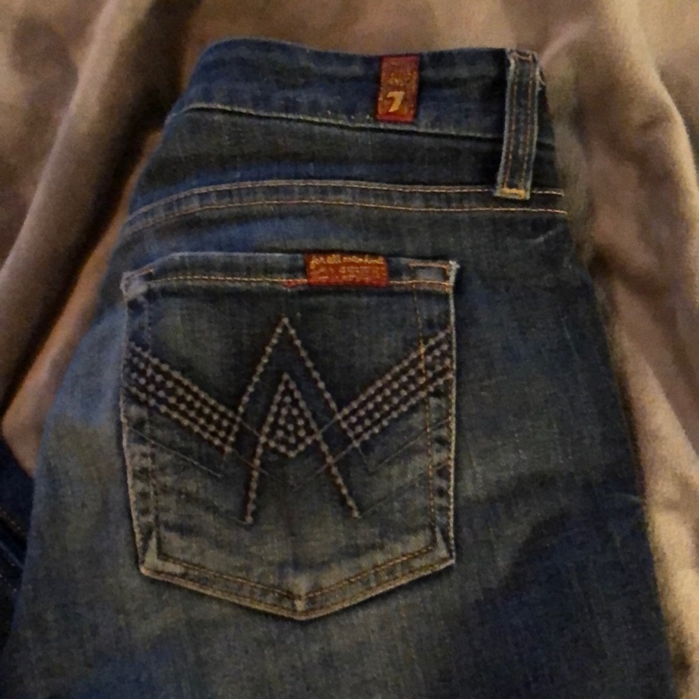 🌹 7 for all mankind size 26 ‘A’ pocket leg wider